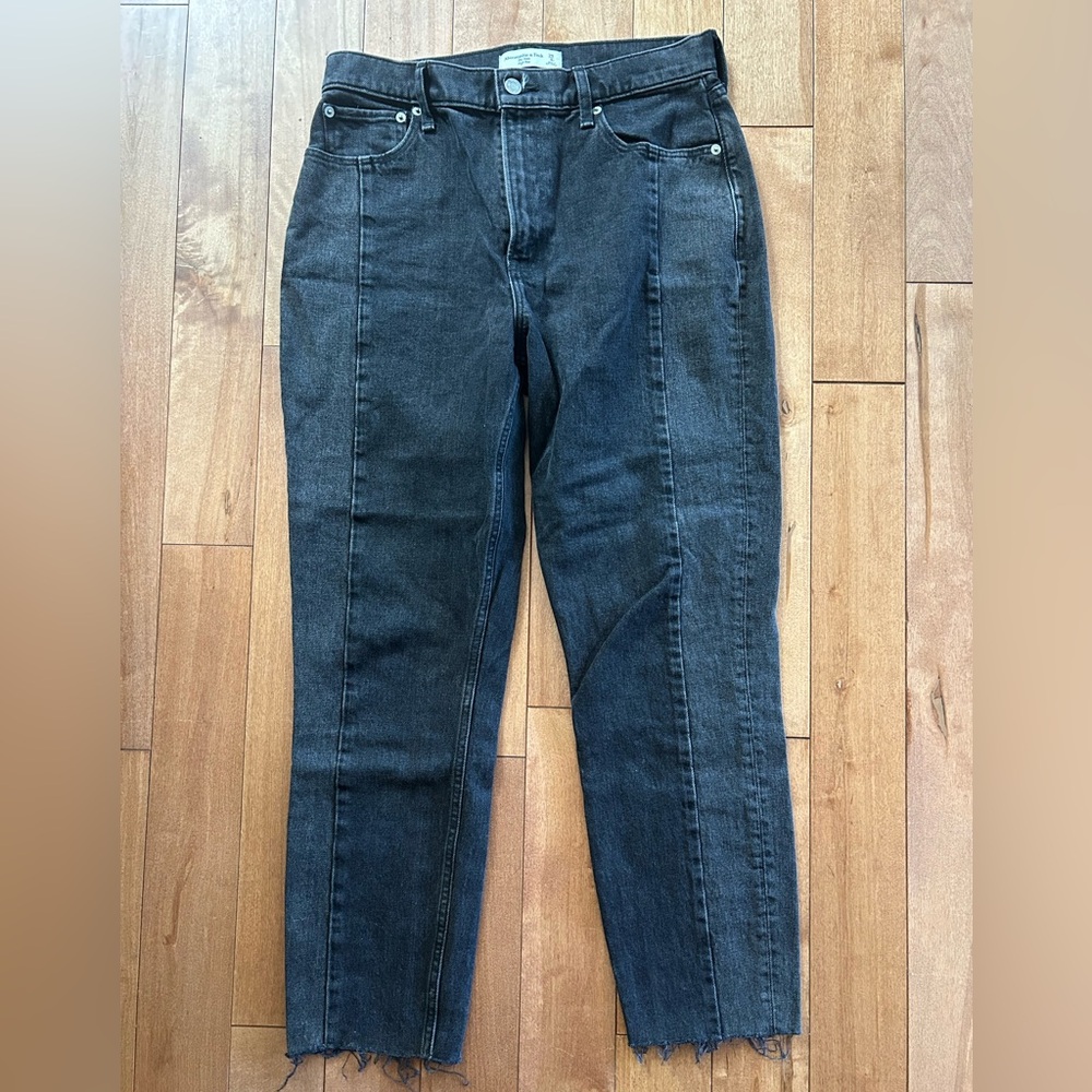 Abercrombie & Fitch Black High-Rise Ankle Jeans with Raw Hem